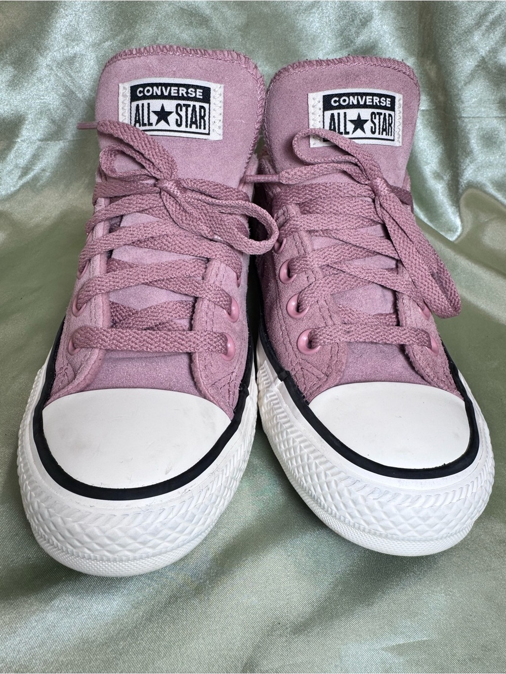 Converse Suede Leather Pink Low Top All Star Sneakers, Woman’s size 7, NWOB